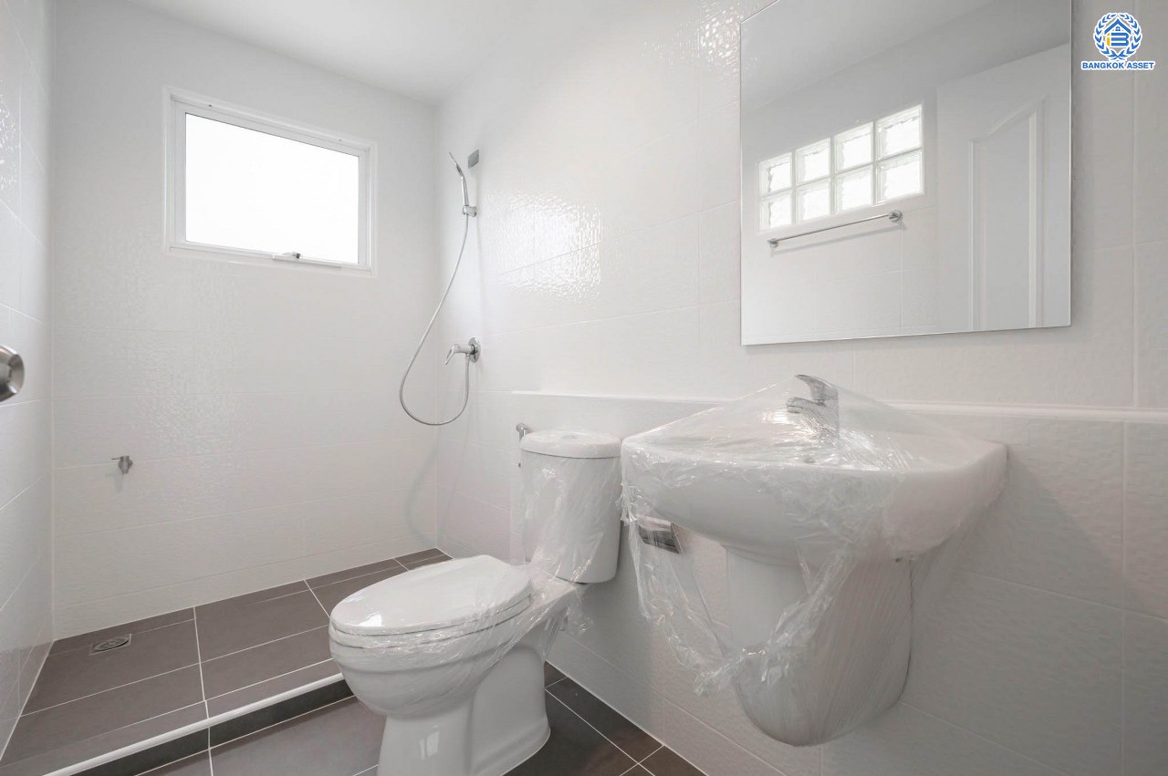 บ้านมือสองตกแต่งใหม่ โครงการ ชัยพฤกษ์2 ราชพฤกษ์-ติวานนท์ หลังมุม เนื้อที่ 57.30 ตร.ว. ฟังก์ชัน 3 ห้องนอน 2 ห้องน้ำ จอดรถได้ 2 คัน บรรยากาศเงียบสงบเป็นส่วนตัว สิ่งอำนวยความสะดวกมากมาย! บนทำเลศักยภาพ หน้าโครงการติดถนนใหญ่ เชื่อมต่อถนนราชพฤกษ์ ใกล้จุดขึ้นทางด่วน "ศรีสมาน"...